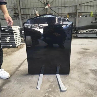 Monuments de granit noir