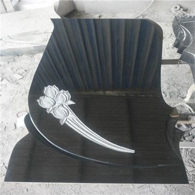 Roses sur les pierres tombales