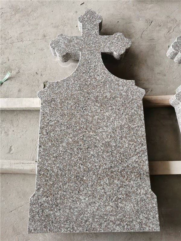 Pierres tombales et monuments roses