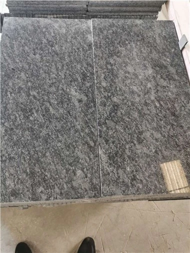 Tuile de granit gris acier